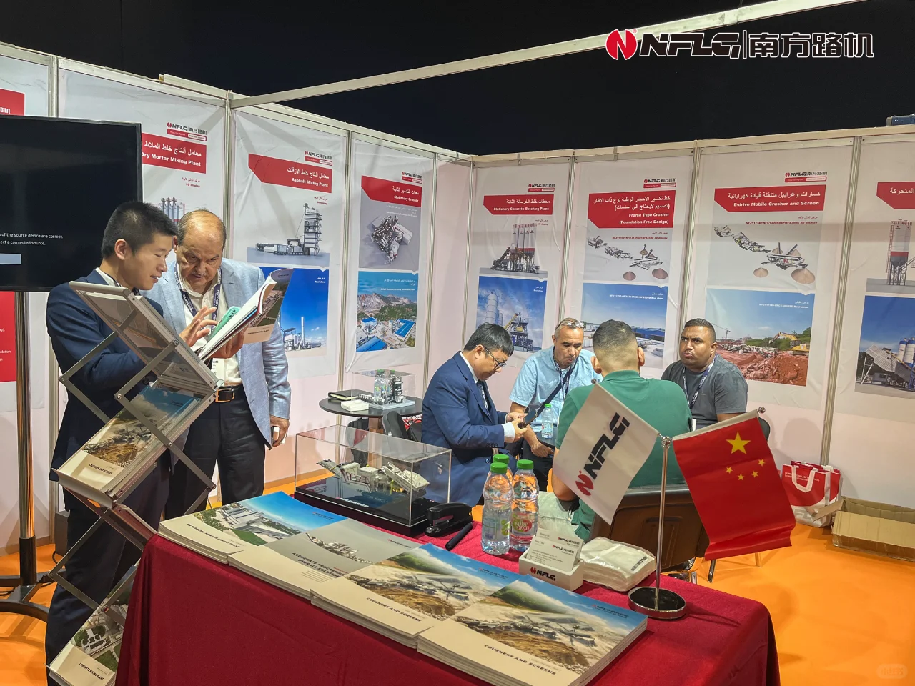 南方路机亮相迪拜工程机械展