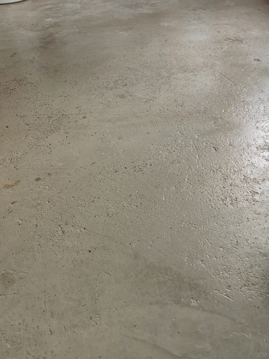 自装:水泥地刷地面清漆效果