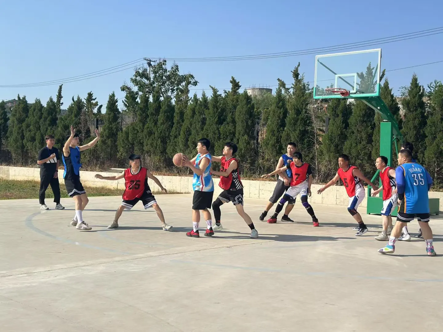 利欧集团大连泵业篮球赛