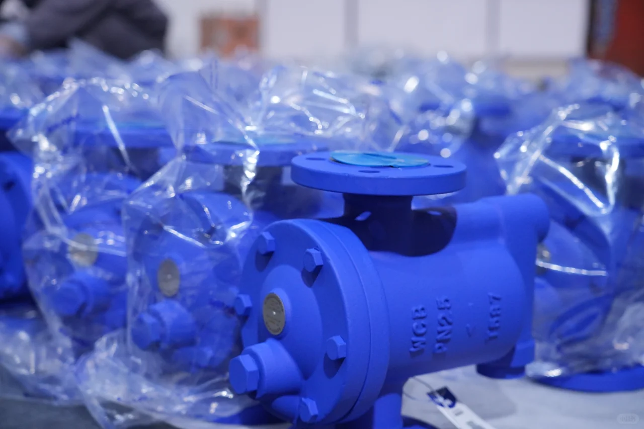 进厂吧，双休，做新媒体运营年入15个