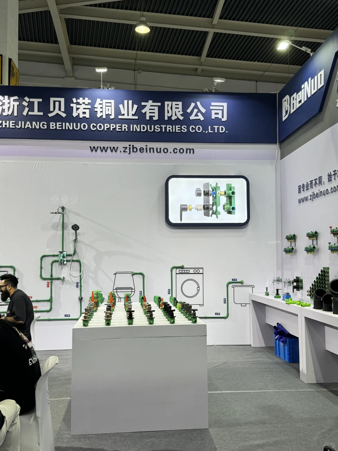 这款激光工具让老外当场追加2000套订单！