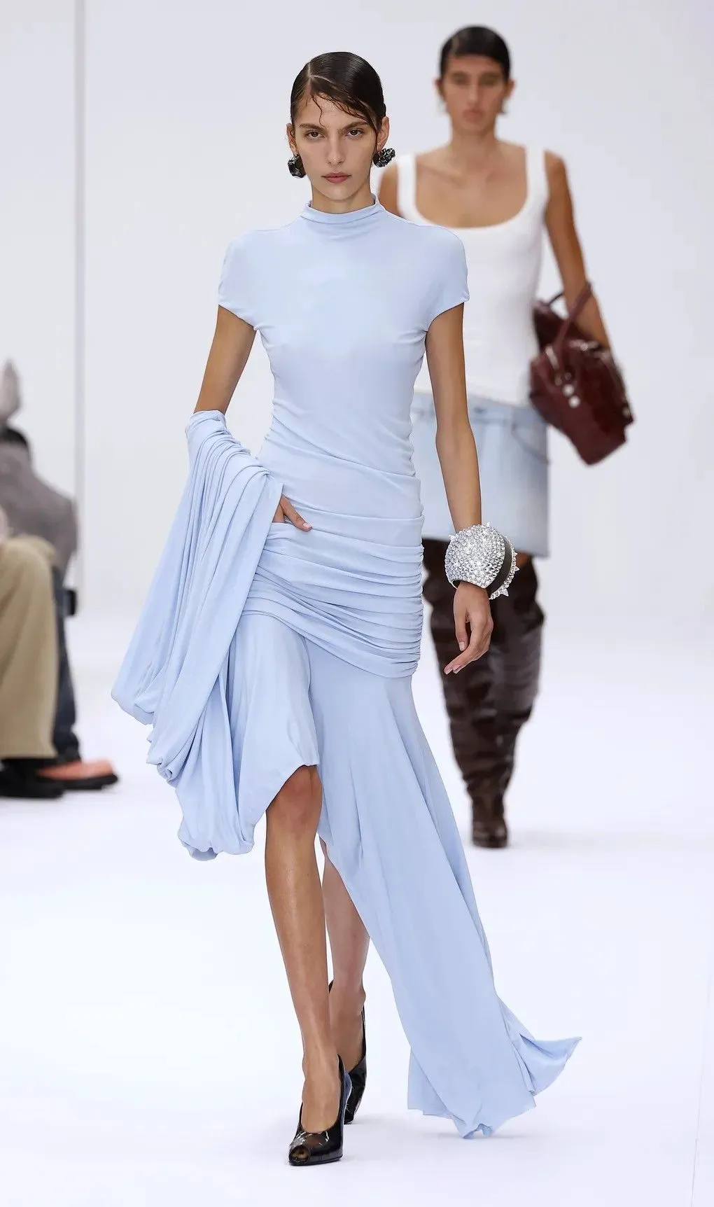 希腊风格和时尚：流动的雕塑之美