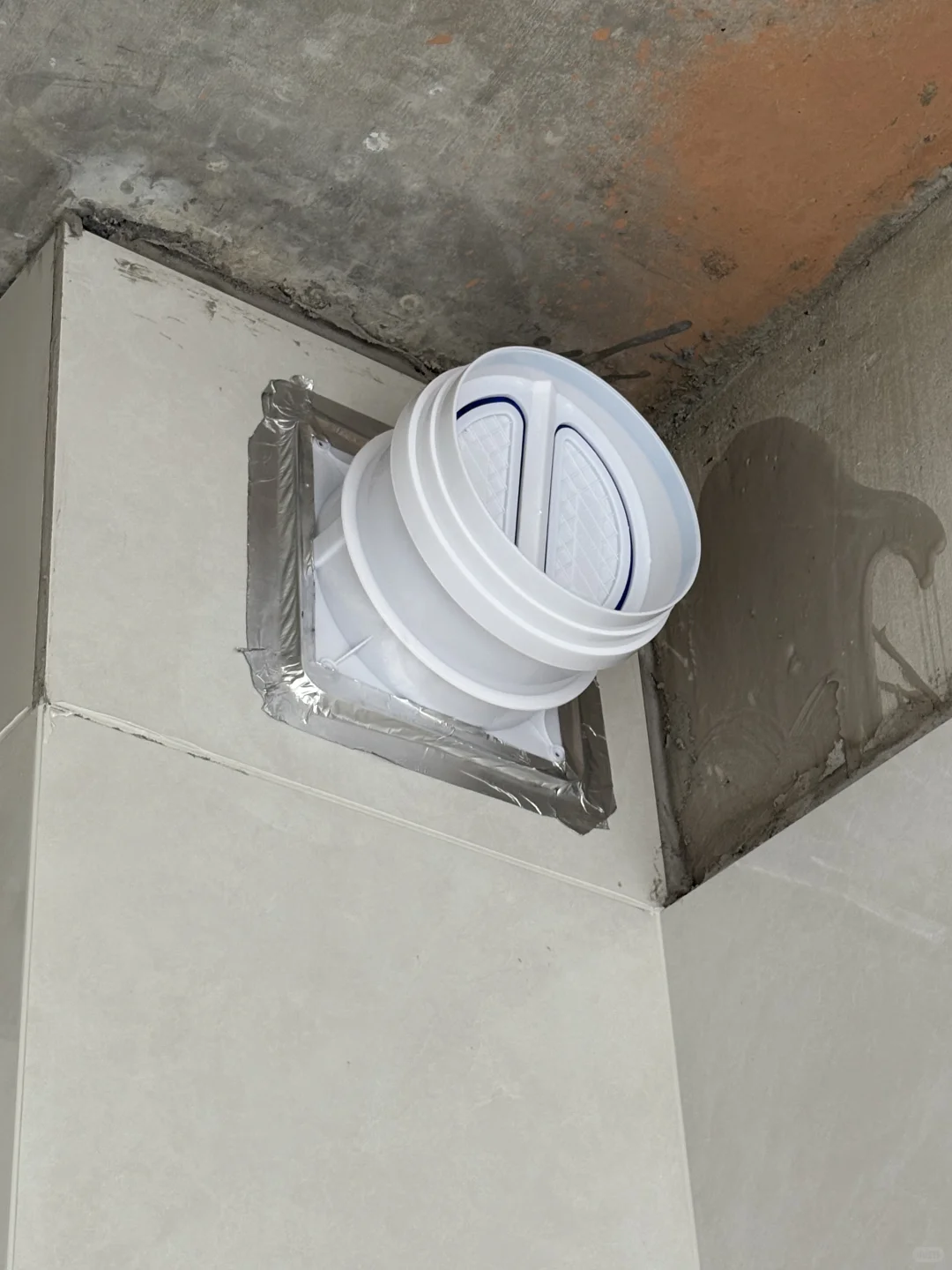 装修进度之油烟机止逆阀安装