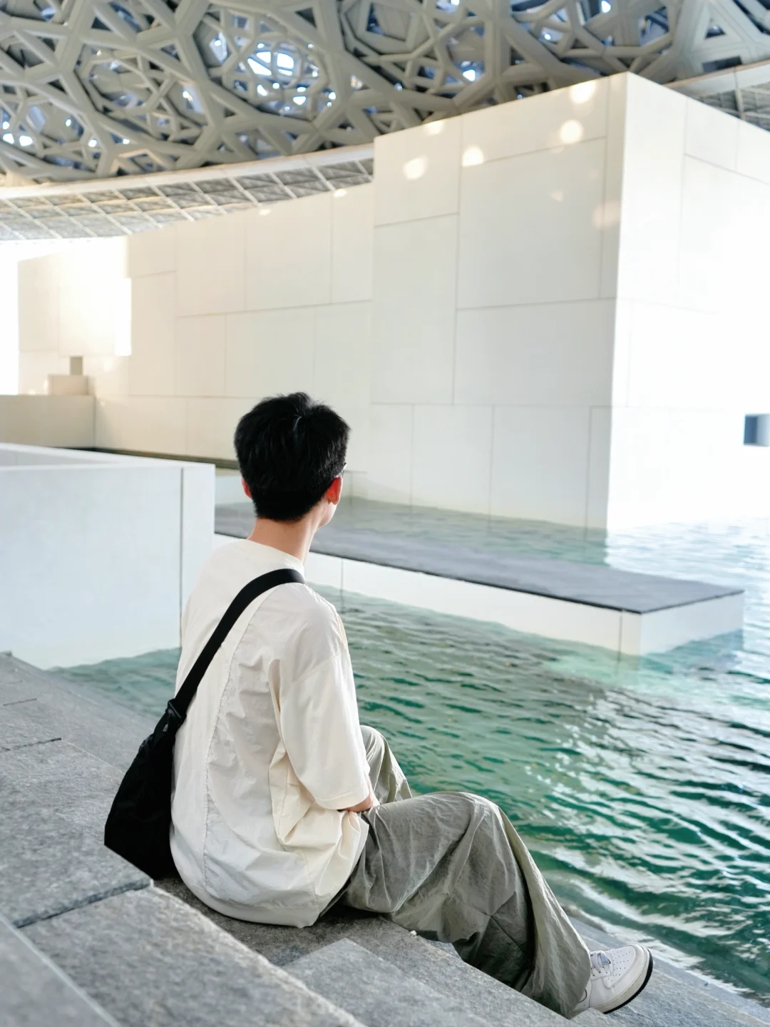 在这里安检被掏出了包里的TT?@阿布扎比