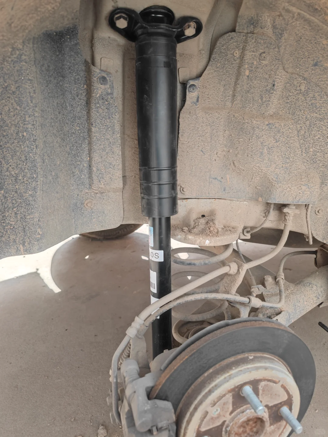 自己动手更换宝骏510后减震（减震更换）