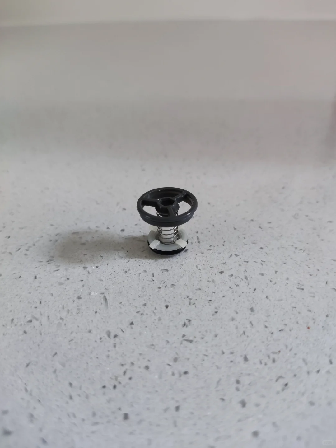 这个小东西记得拆掉，不然影响水压！