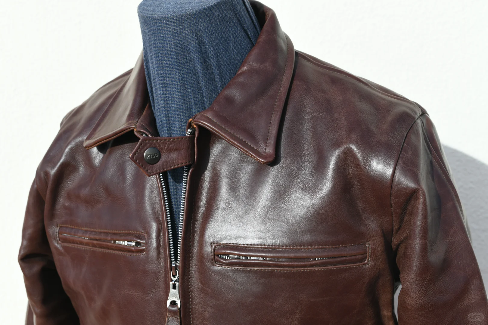 阳光下的 BF109红棕色马皮