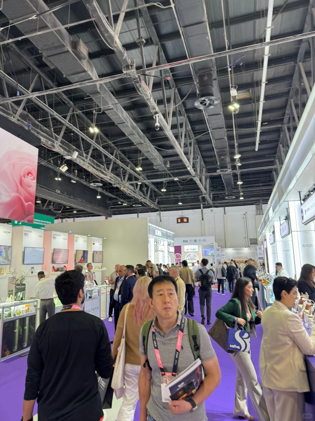 2025年阿联酋迪拜美容展览会，展会首日盛况