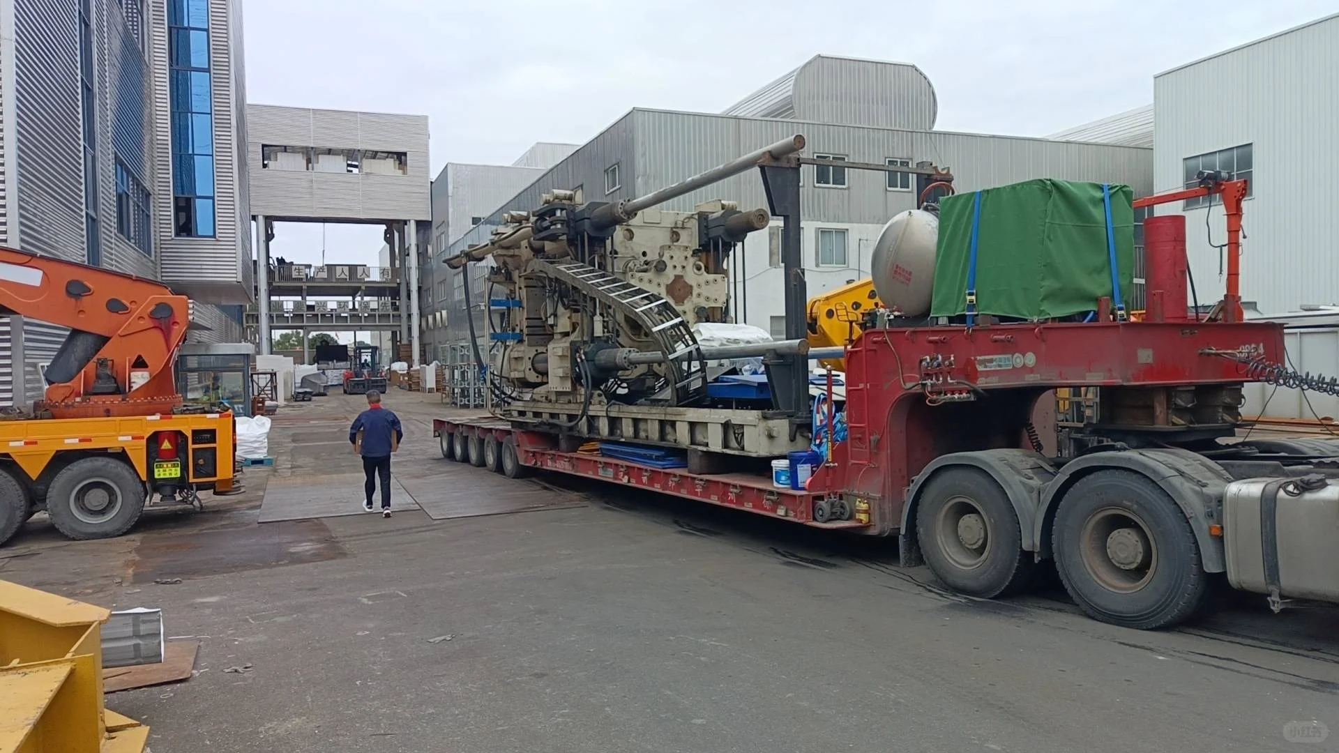 江阴云亭机械设备搬运