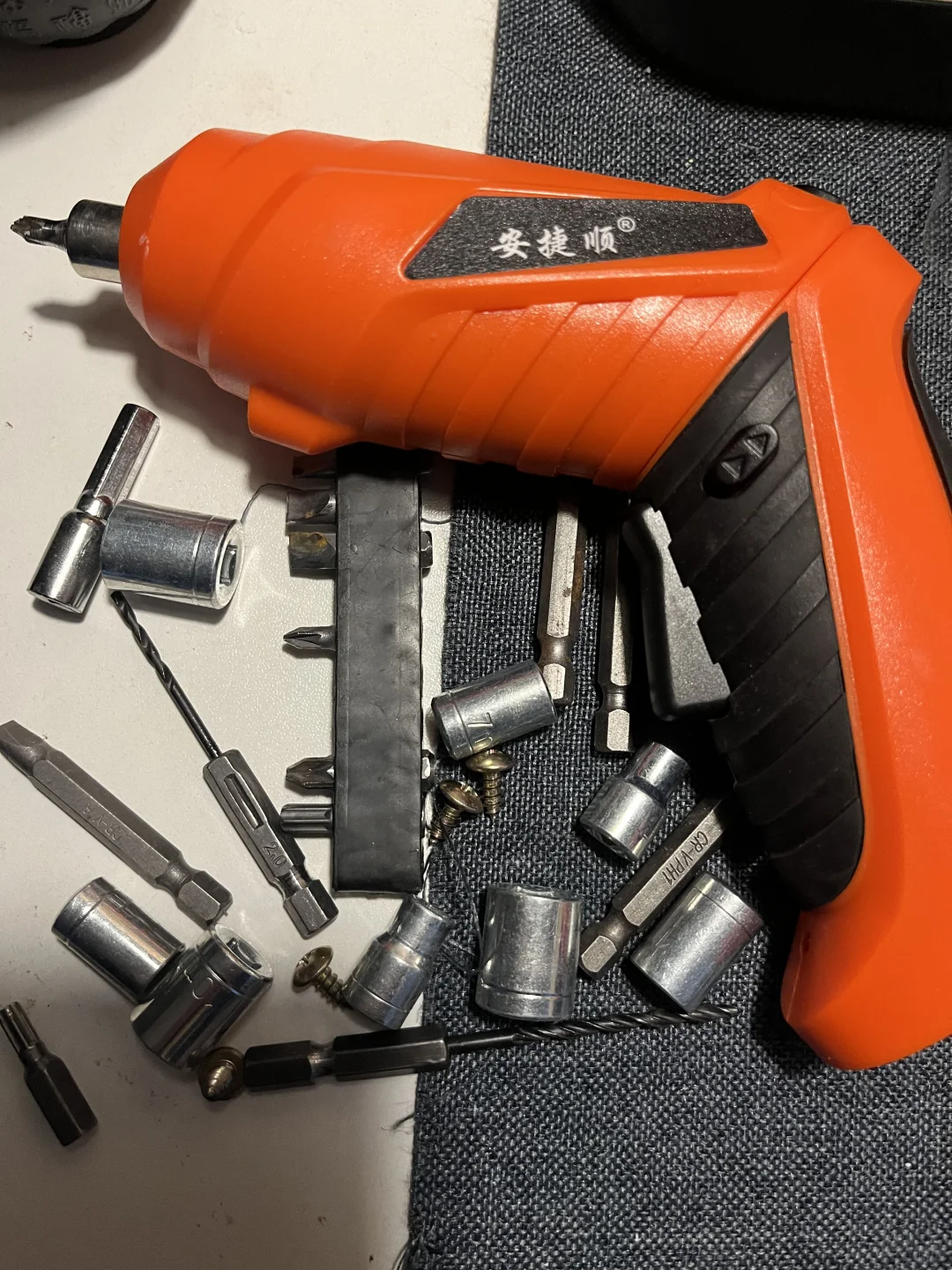 20➕电动螺丝刀解放双手