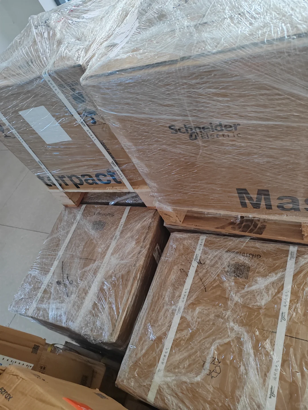 施耐德框架断路器有现货