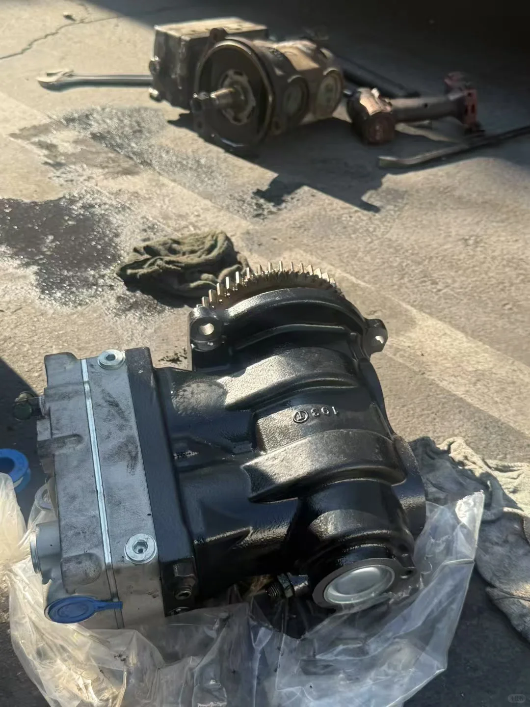 卡车修理，会的来??????