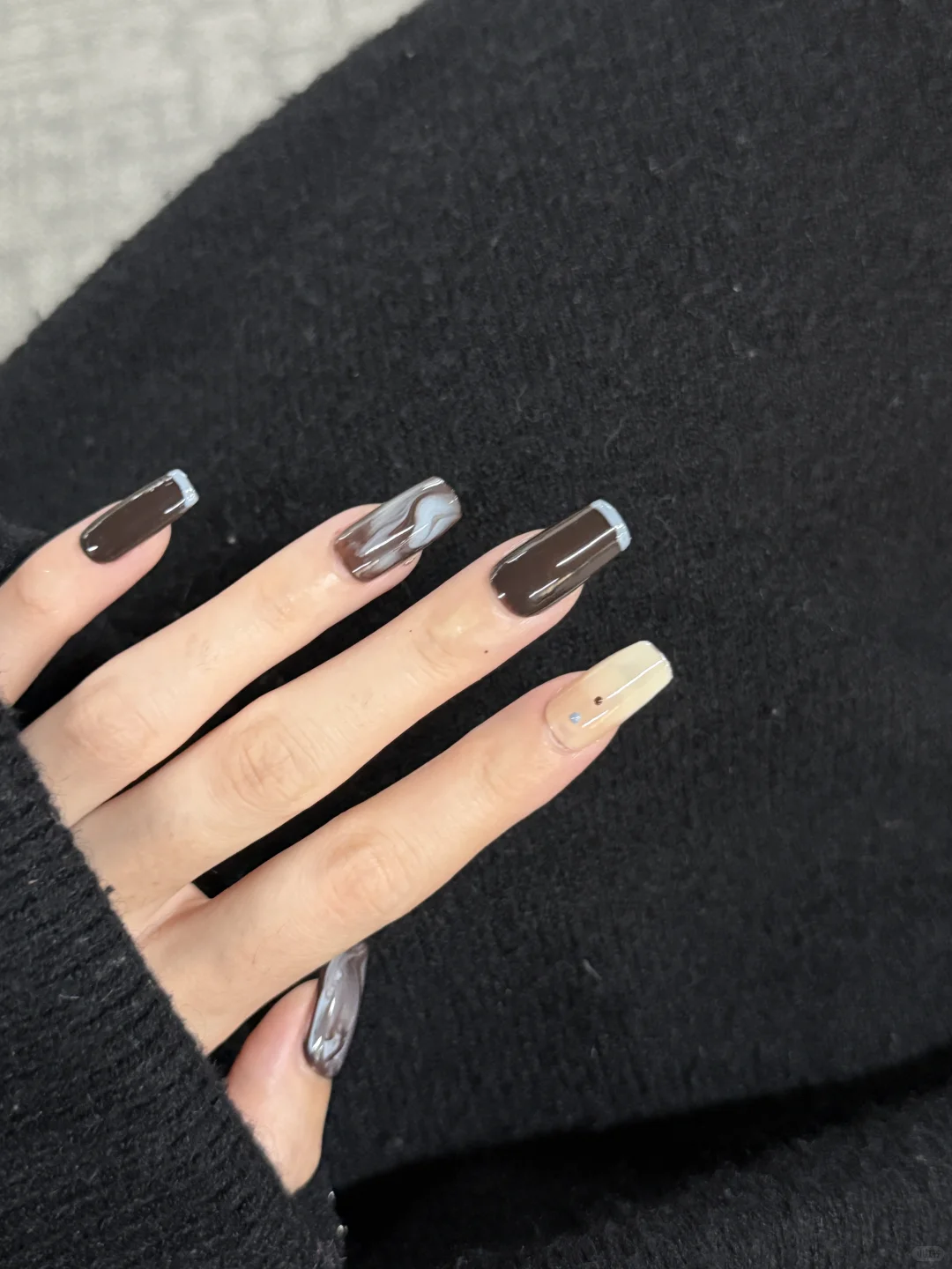 live? 秋冬显白高级的蓝棕晕染