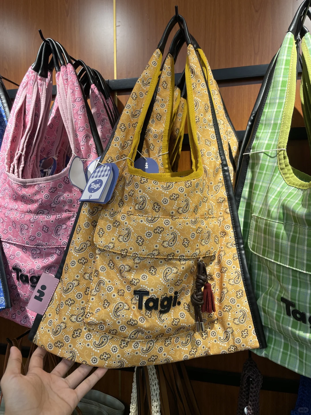 包包界的蒙德里安?Tagi的配色很吸引人?