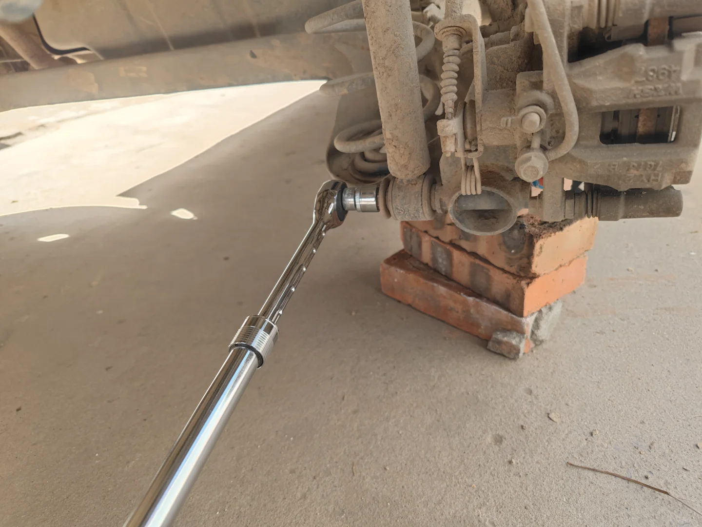 自己动手更换宝骏510后减震（减震更换）