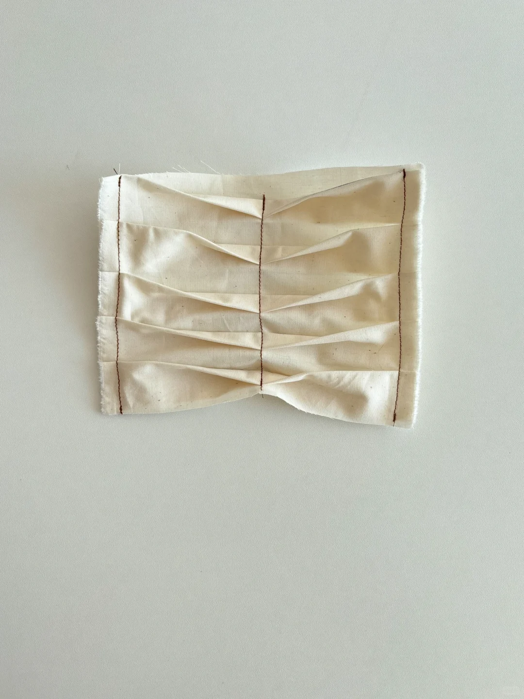 百褶裙单向褶裥的更多应用?面料改造