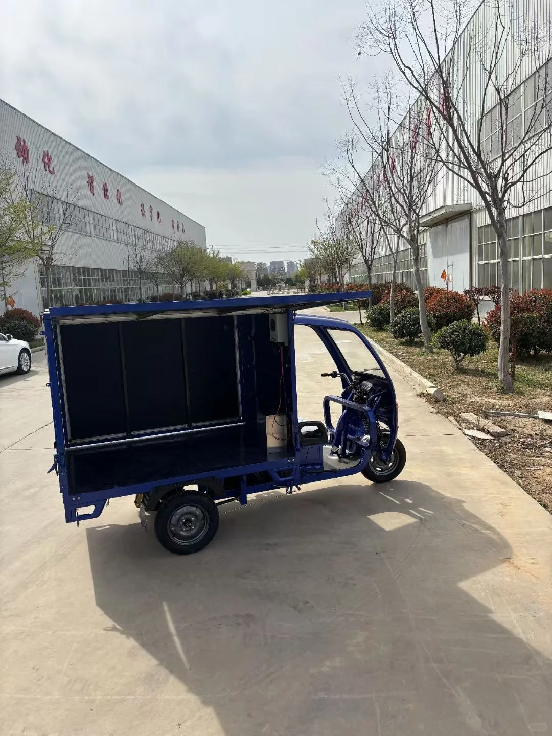 外贸款：光伏储能电动三轮车