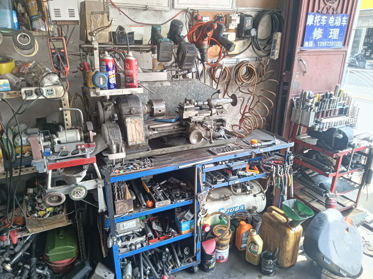 看看这整洁的修理店