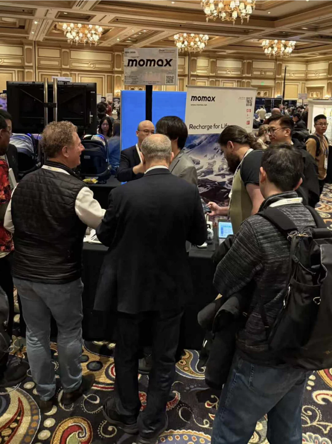 CES2025?MOMAX 在现场开启一个新的未来