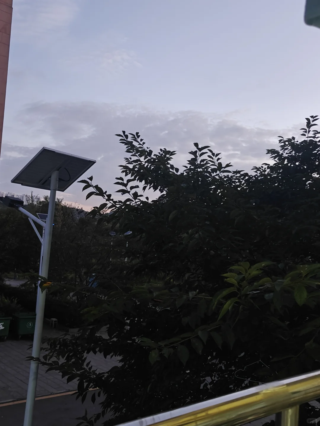 求生活善待二旬老人……