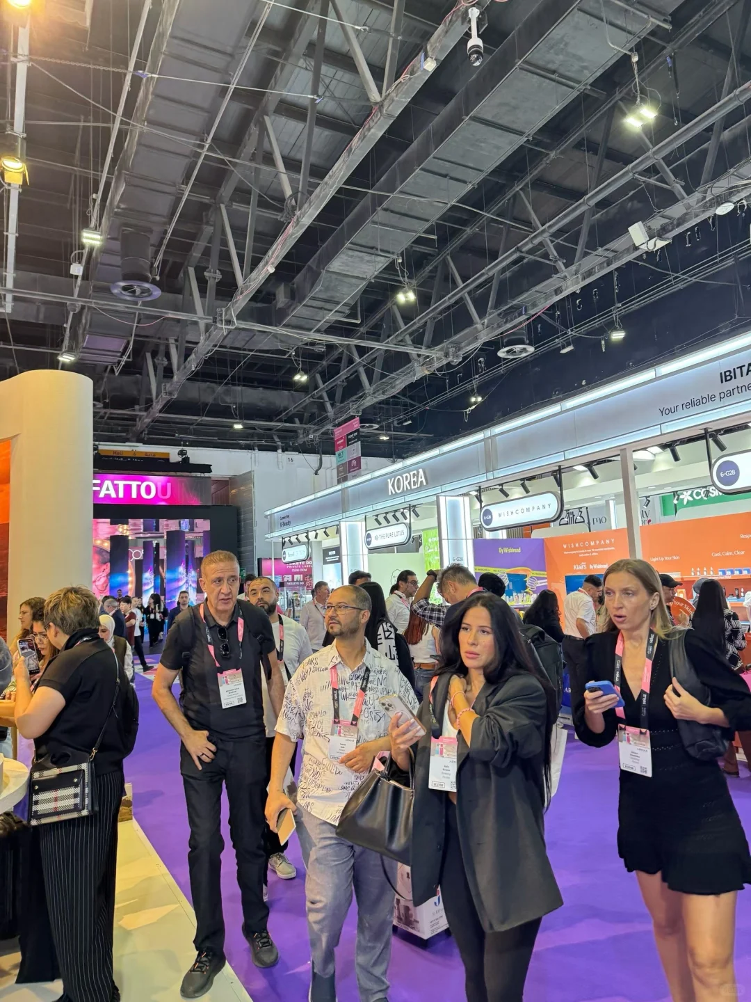 2025年阿联酋迪拜美容展览会，展会首日盛况