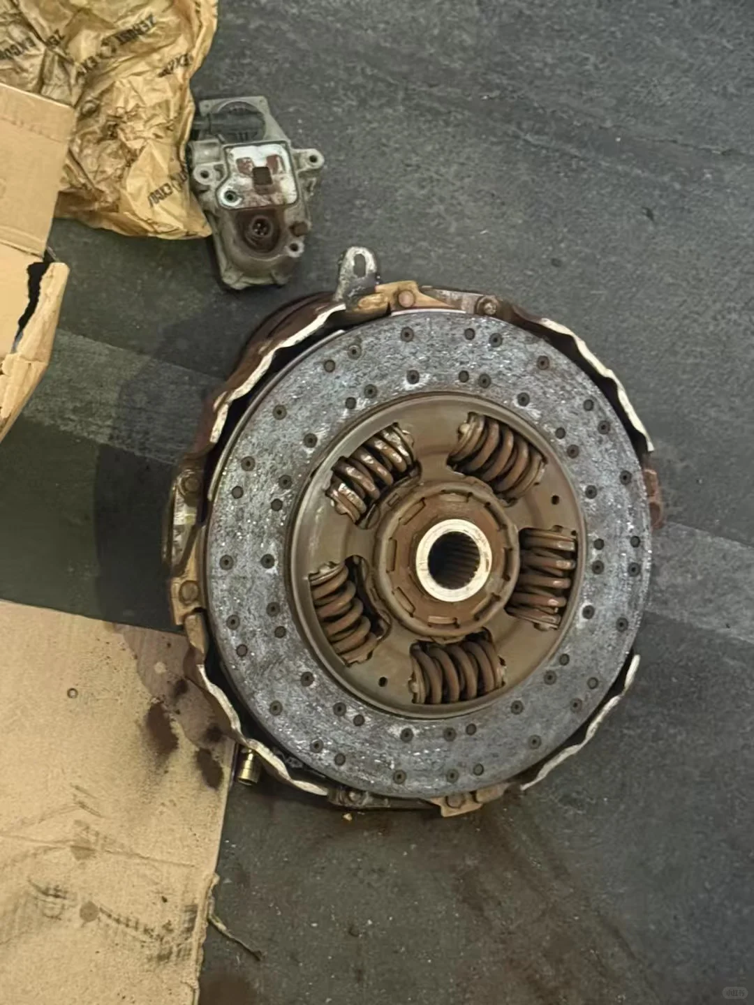 卡车修理，会的来??????