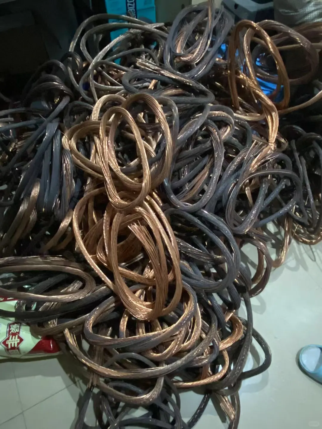 上个月表叔卖废铜赚了5W，今天他问我该不