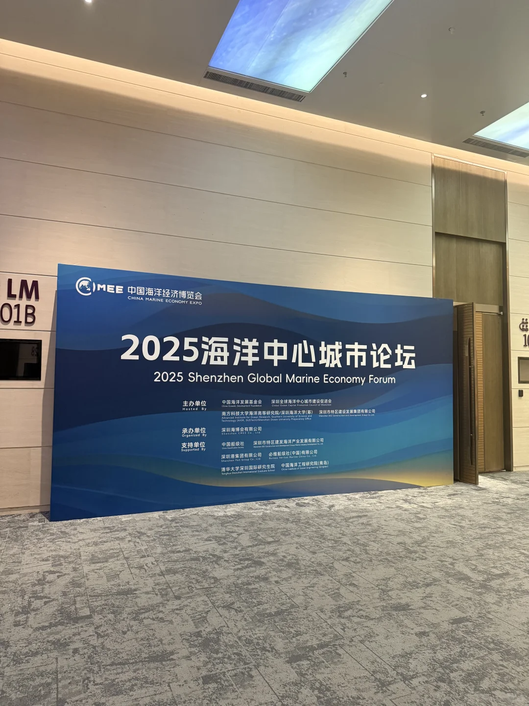 明天海博会有人来吗？