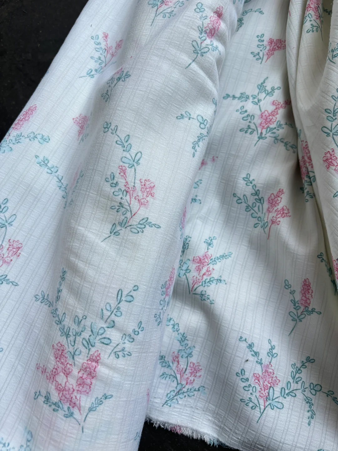 一家集纺织、印染加工、销售于一体的企业