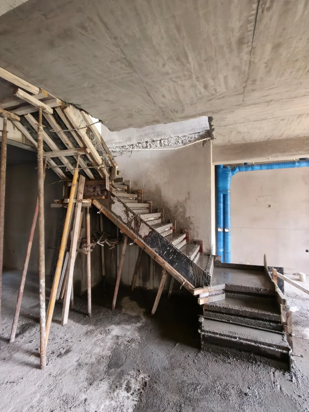 楼梯日记◽左滑➡️:一起给楼梯拆模