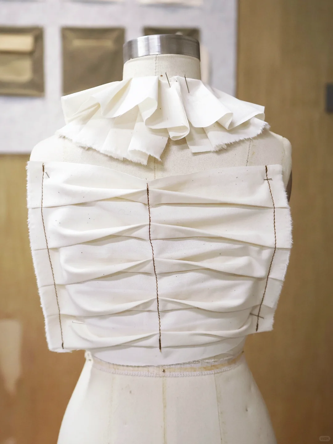 百褶裙单向褶裥的更多应用?面料改造