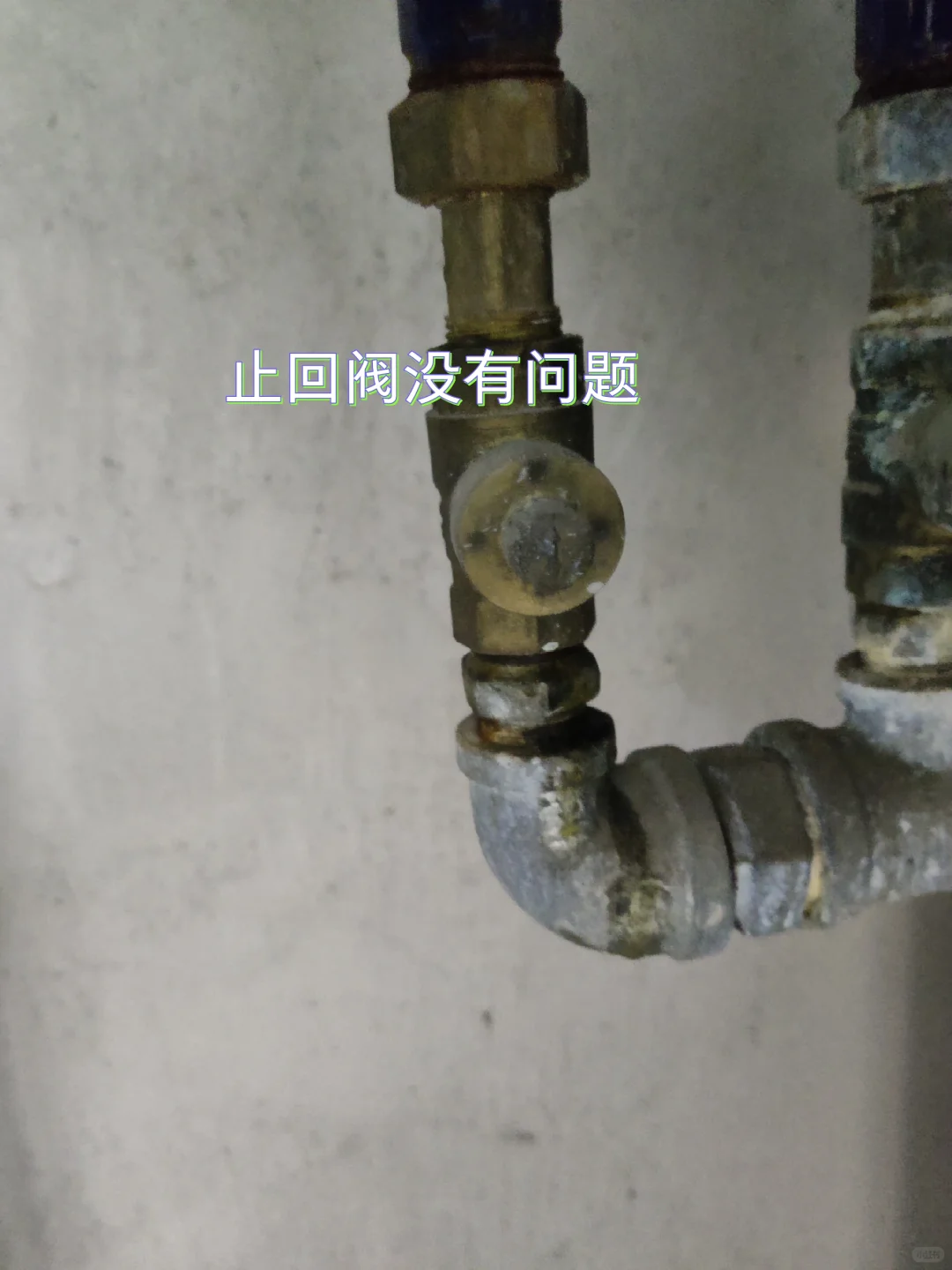 家里没用水，水表自己转，怎么回事？