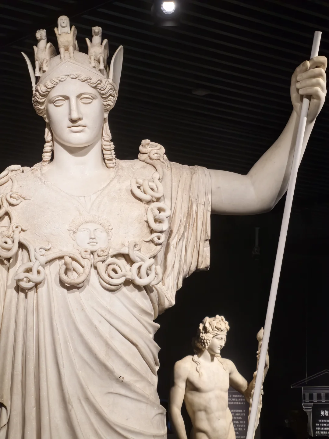 夜游博物馆小记?聊聊两场不同的希腊展