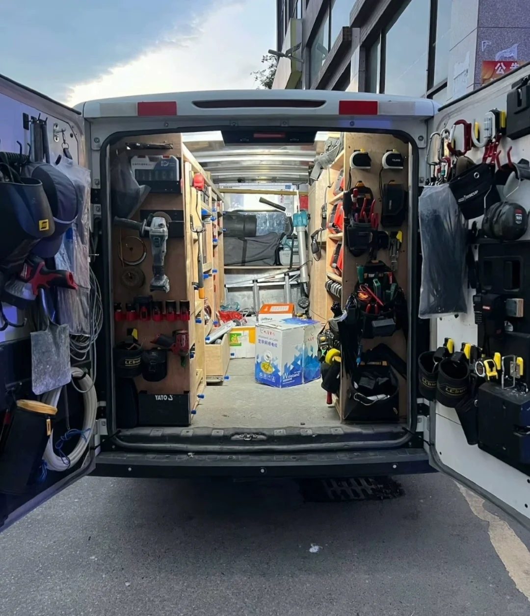 有没有想过这样一台移动的单车维修车