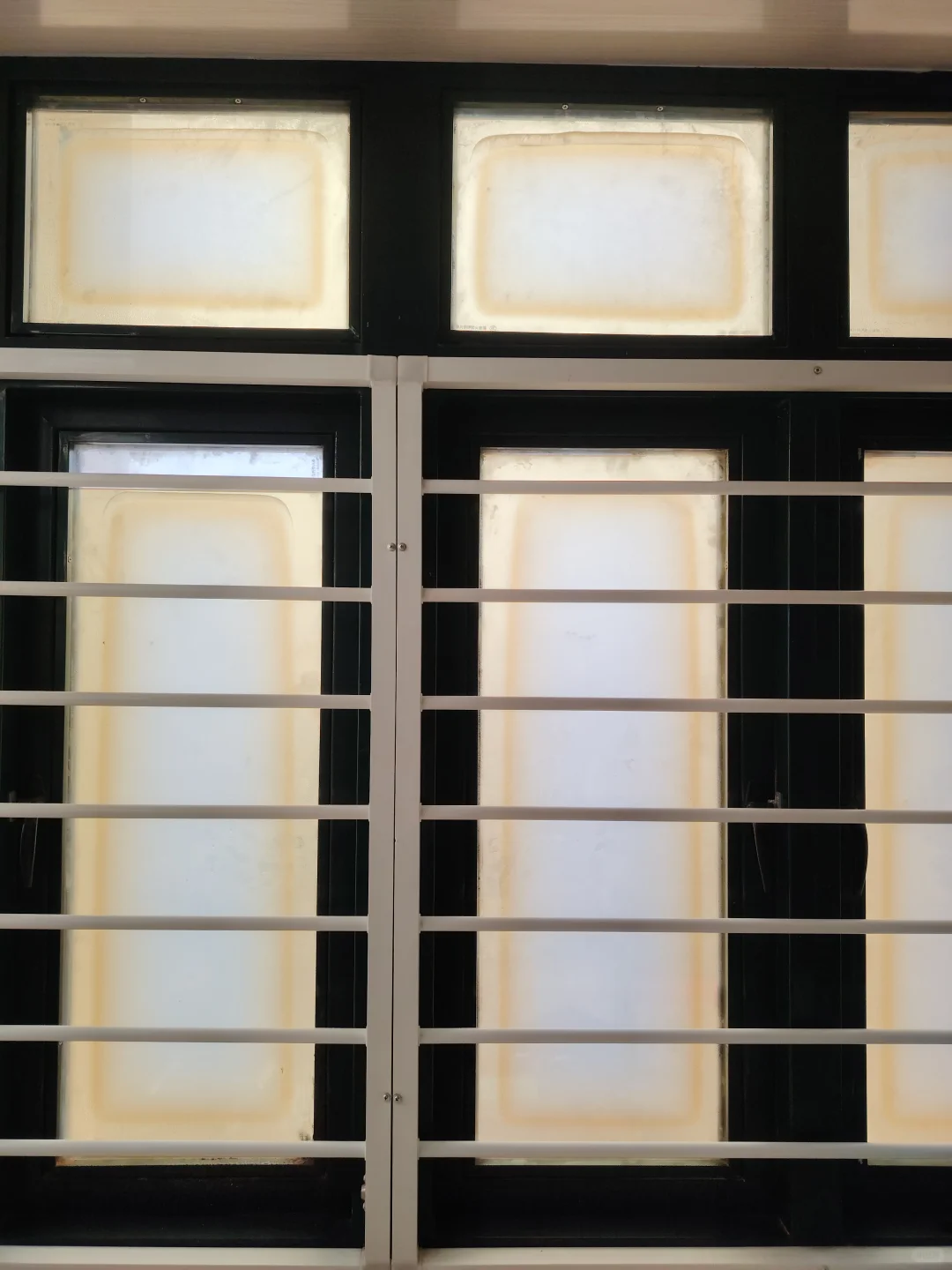 玻璃出现这种情况怎么办