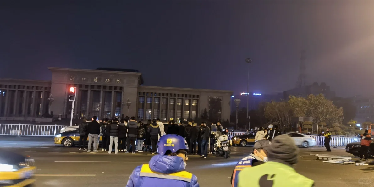 石家庄博物馆门前车祸