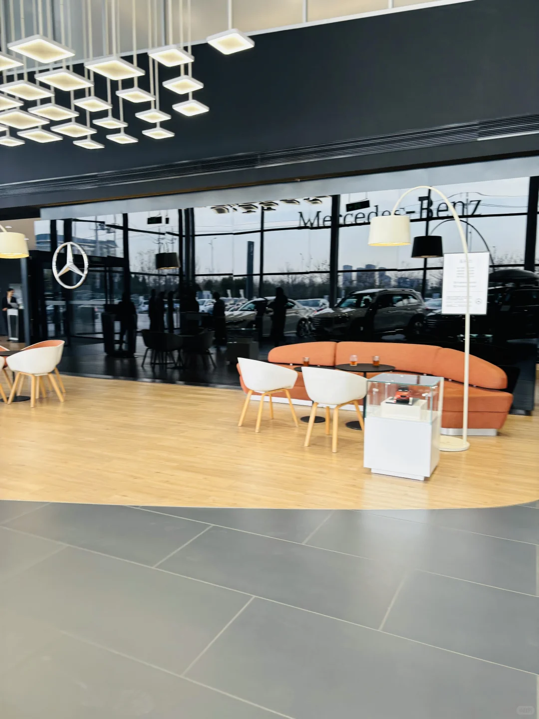 奔驰展销会剩下的原装遮阳伞晴雨伞便宜处理