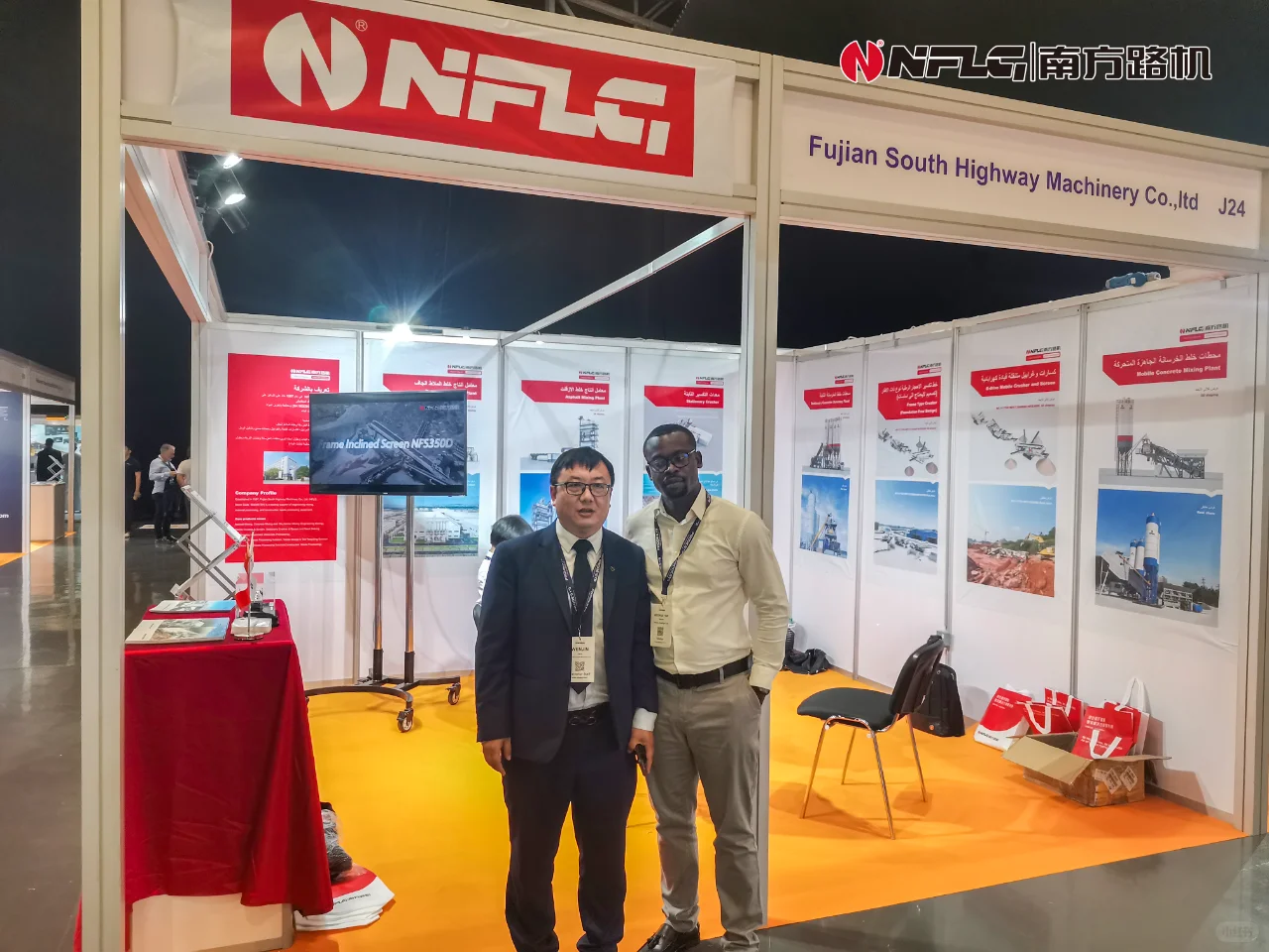 南方路机亮相迪拜工程机械展