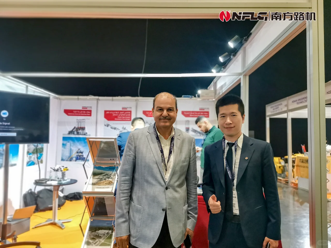 南方路机亮相迪拜工程机械展