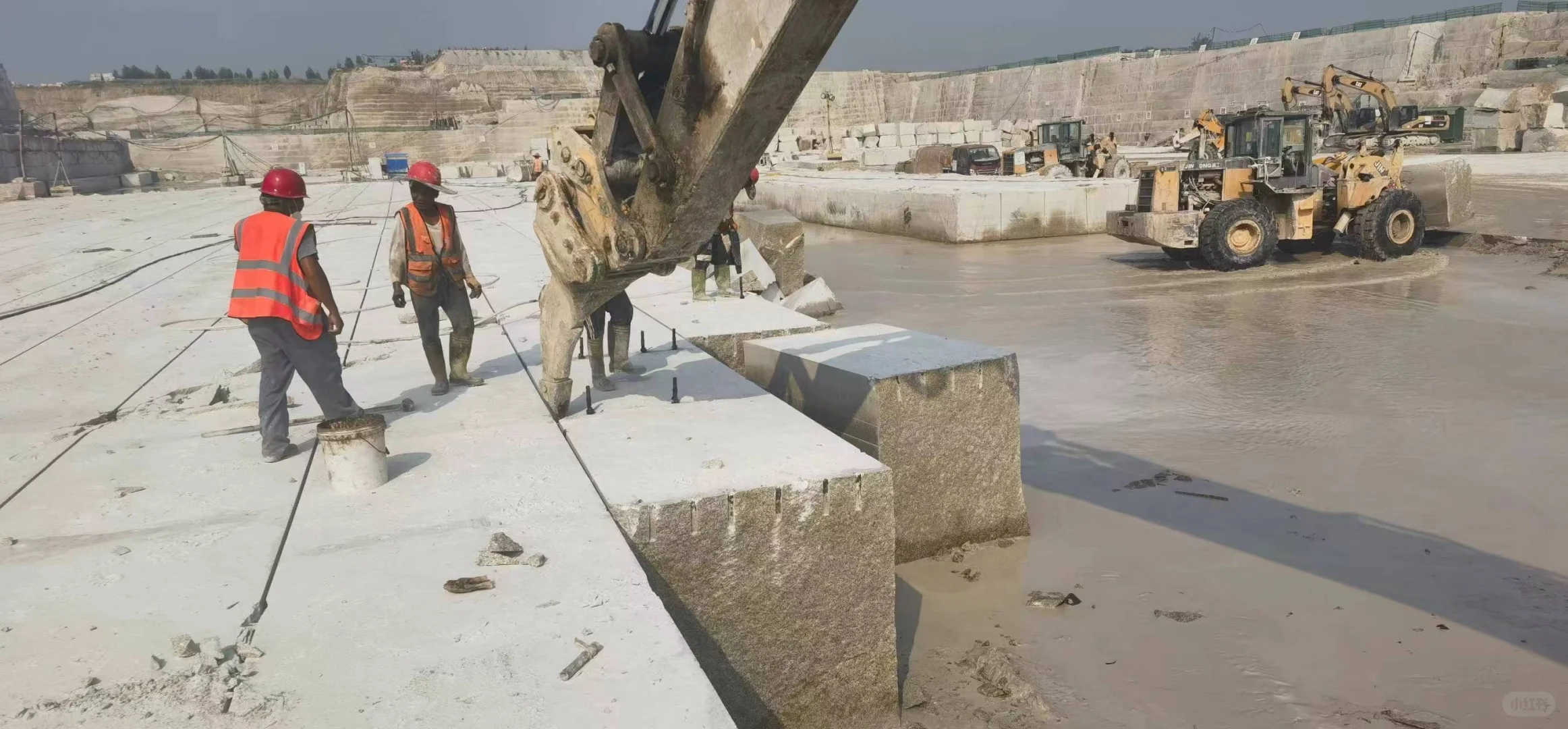 石材矿山现代化开采工作流程