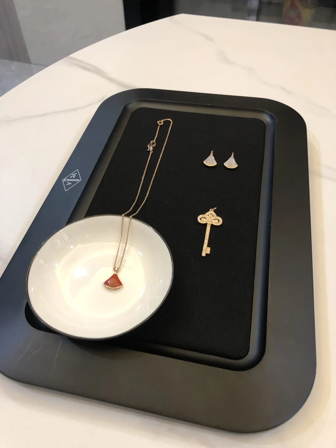 控美系 BV红裙子项链耳钉