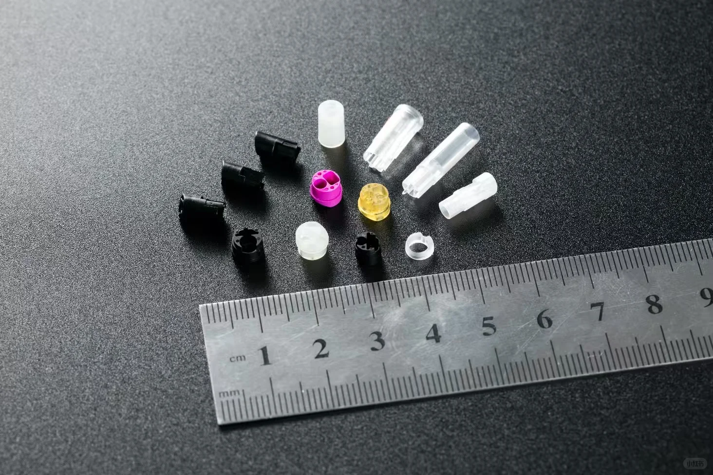 高精密微型注塑件