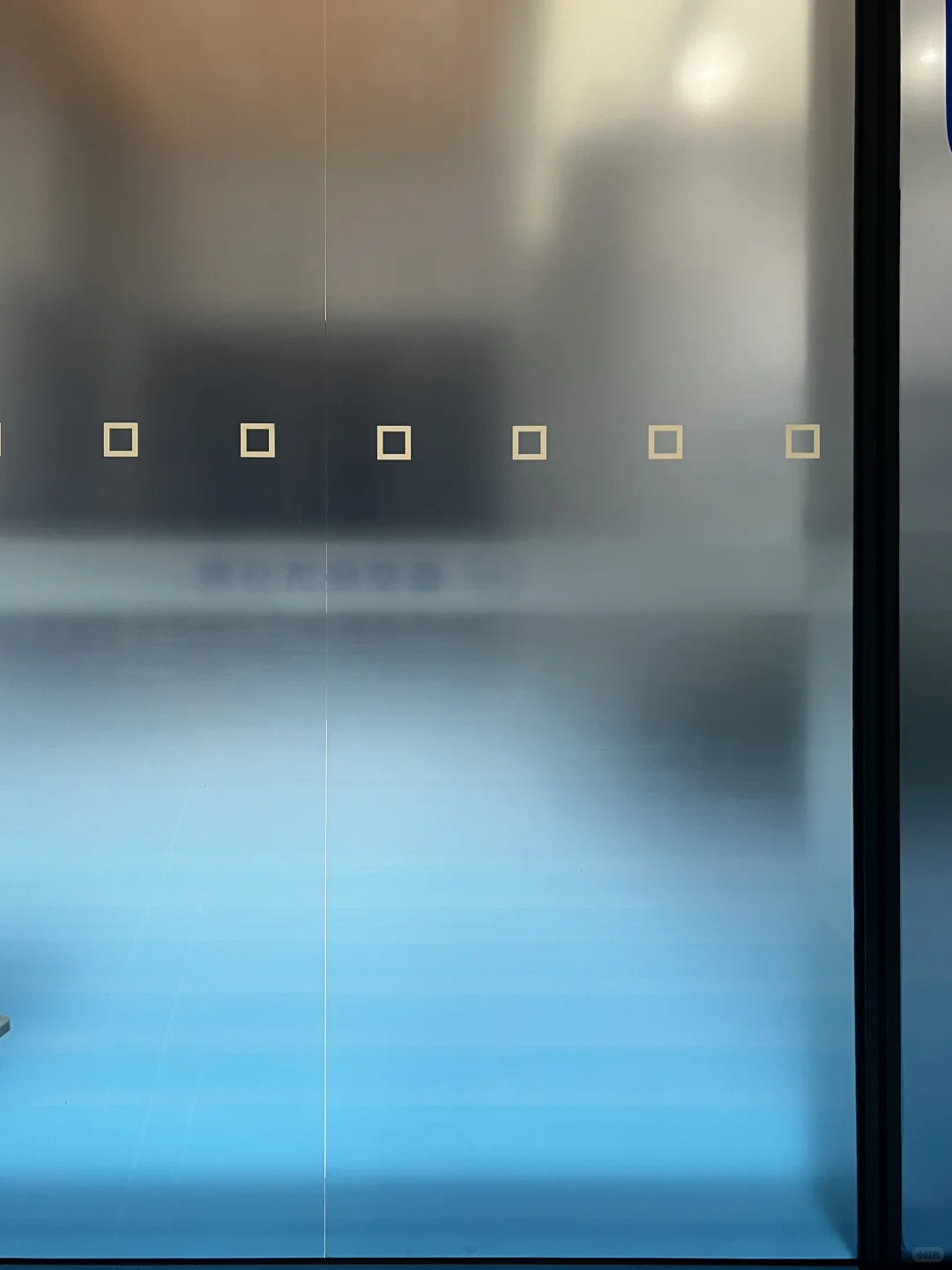 玻璃上贴上这个膜太好看了吧