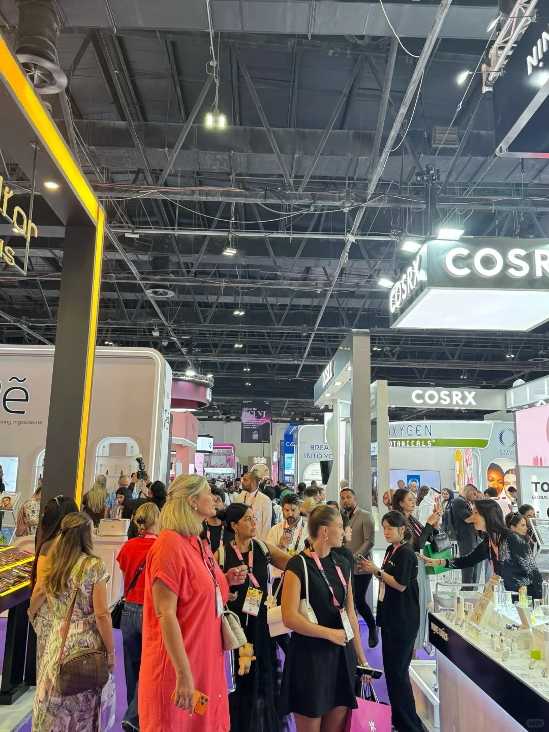 2025年阿联酋迪拜美容展览会，展会首日盛况