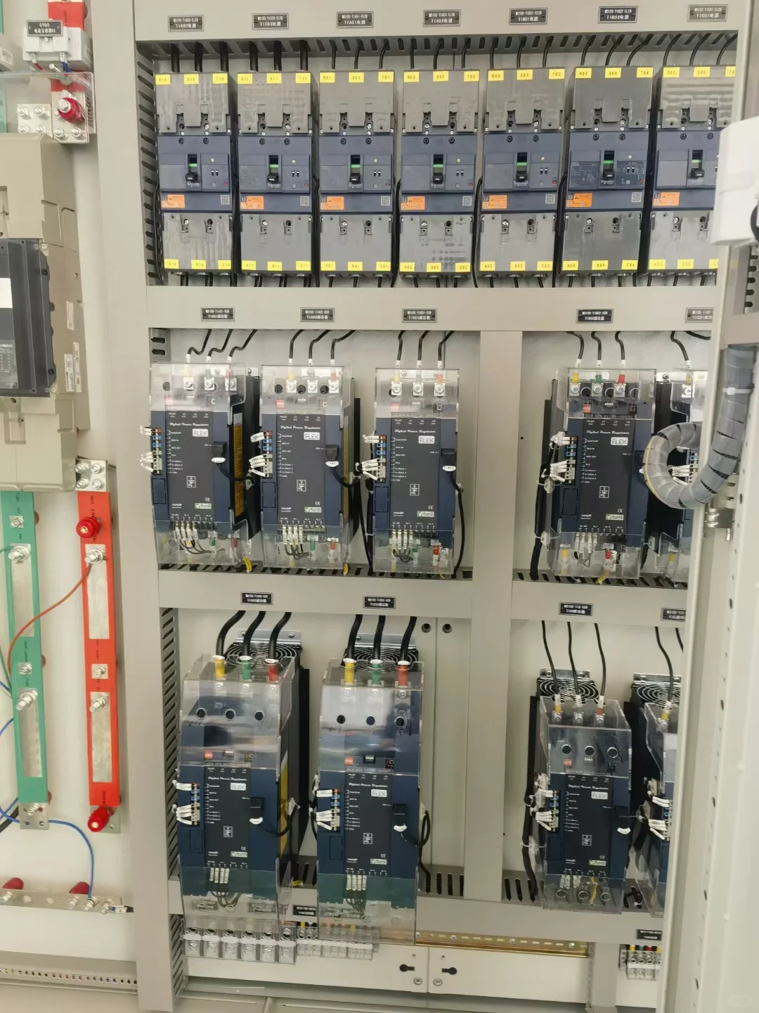 印刷设备中的电力调整器起什么作用?