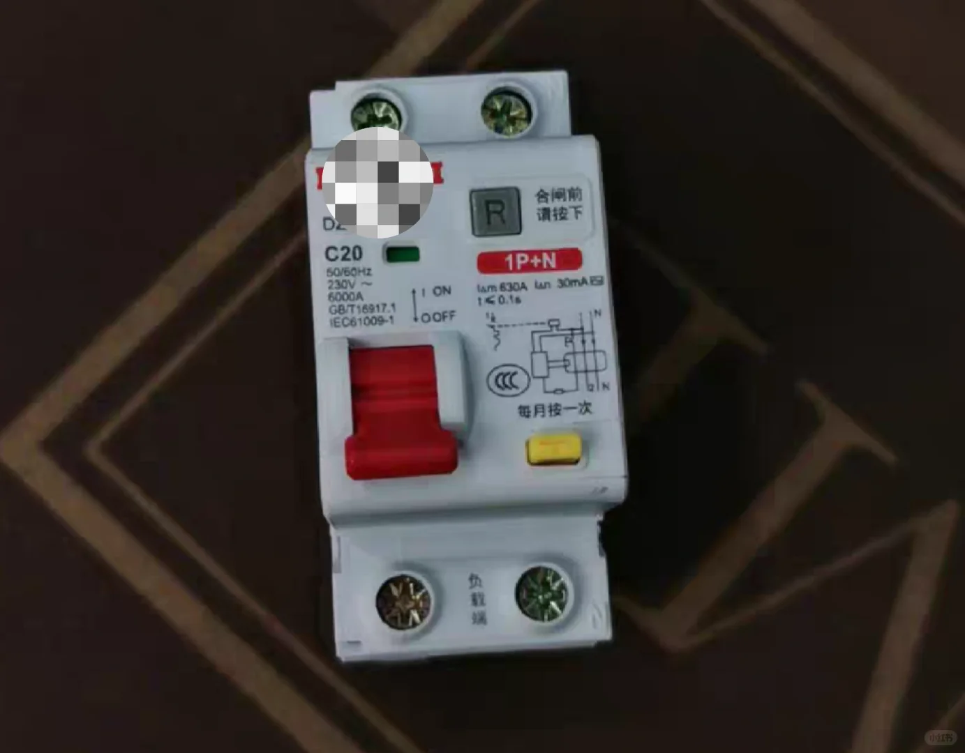 工厂用电：1P与2P漏电断路器的核心区别