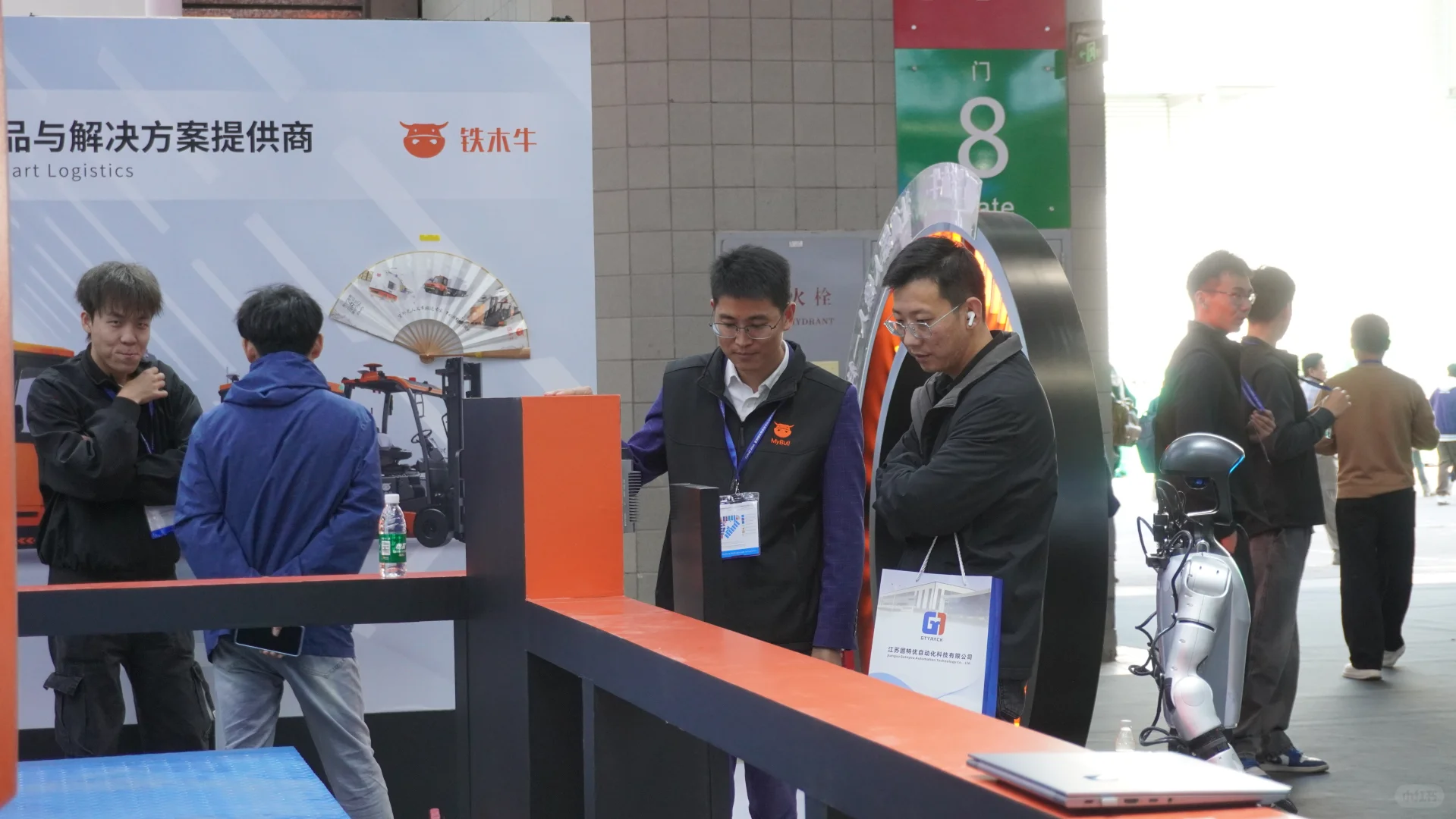 铁木牛无人物流机器人&CeMAT上海展