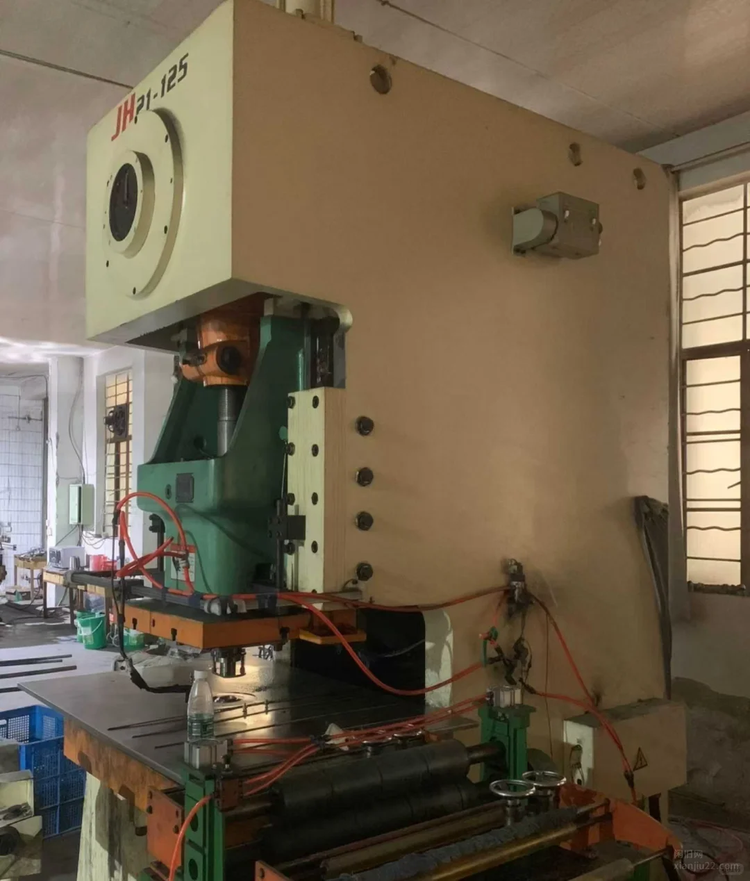 大家好，本厂求购杨力冲床，气动机械均可
