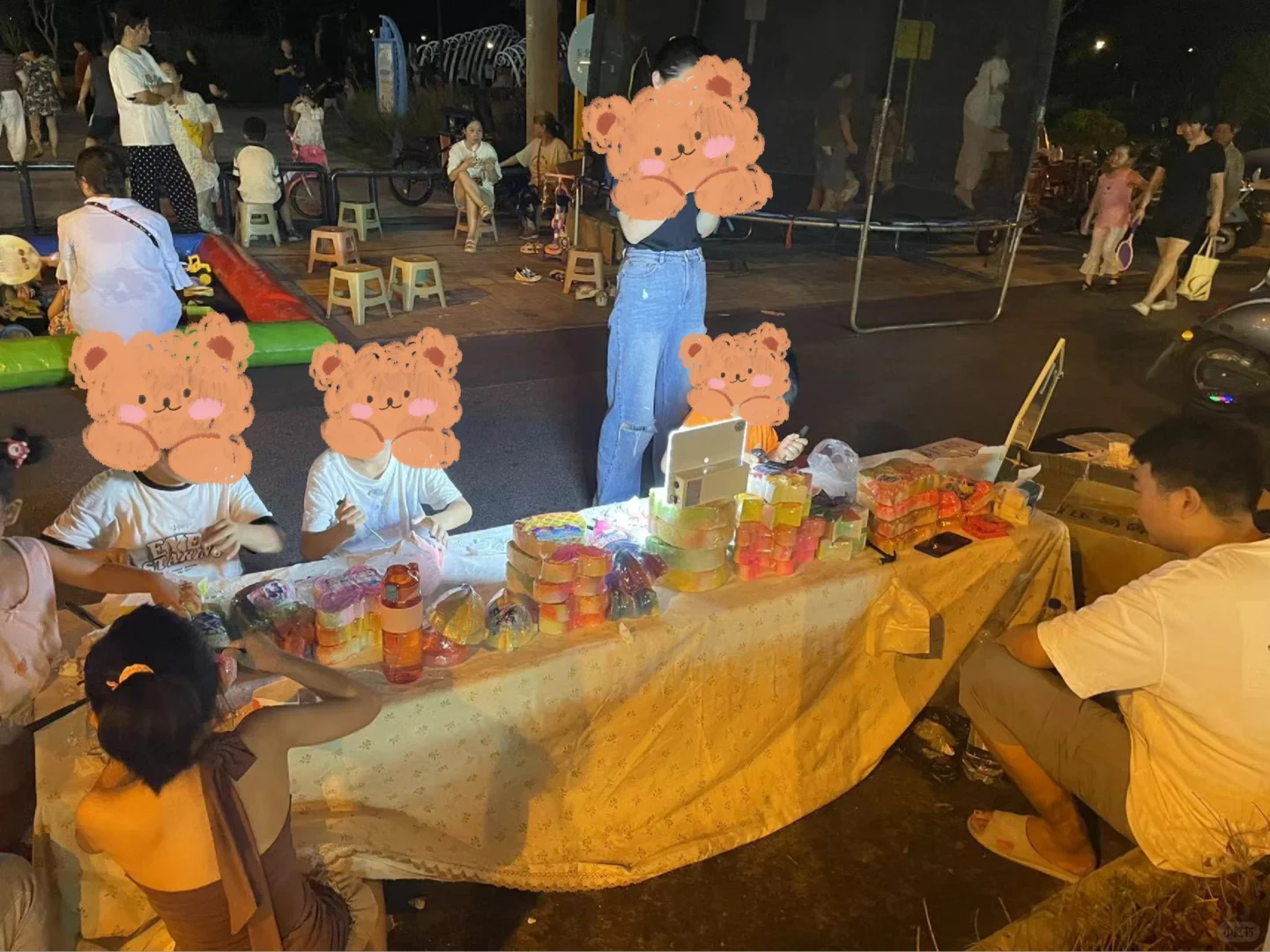 大学生摆地摊创业 考古寻宝