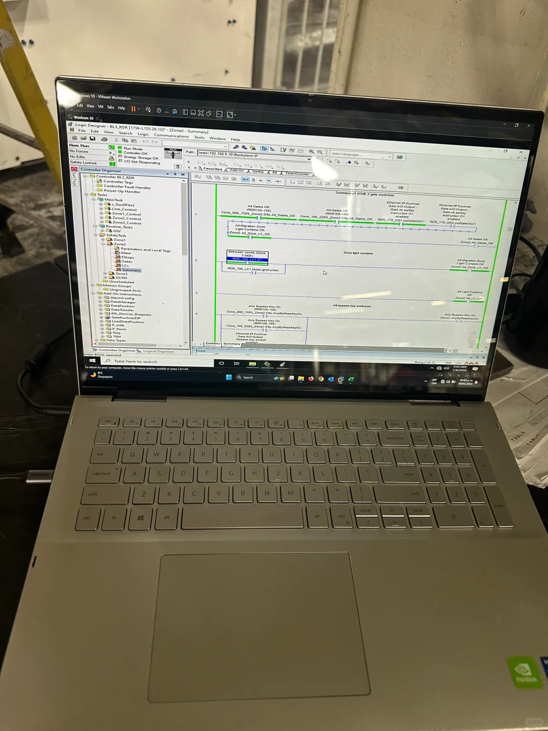 特斯拉超级工厂 五轴机械手安装调试?